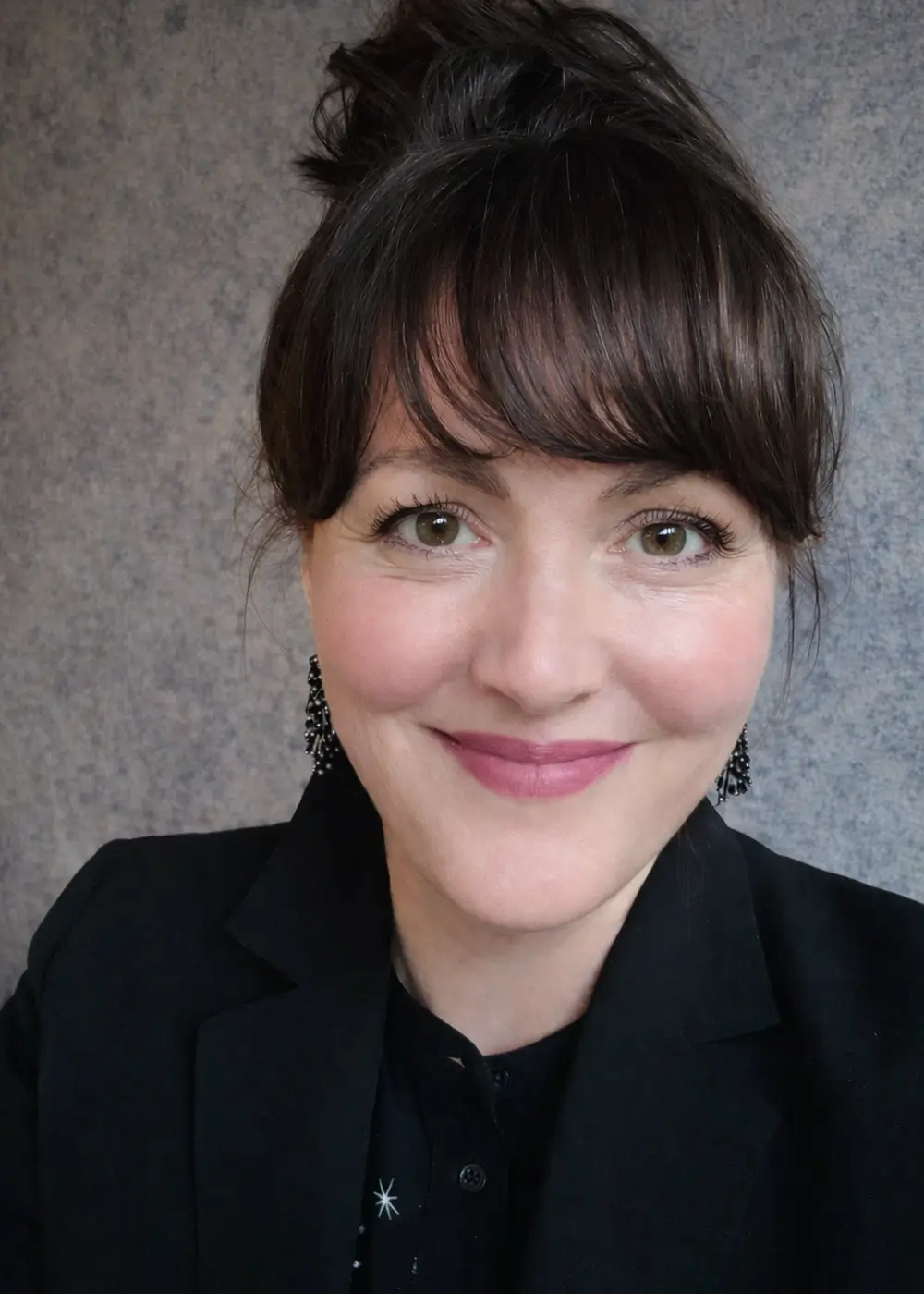 Diana von The Lion Care im Business Outfit